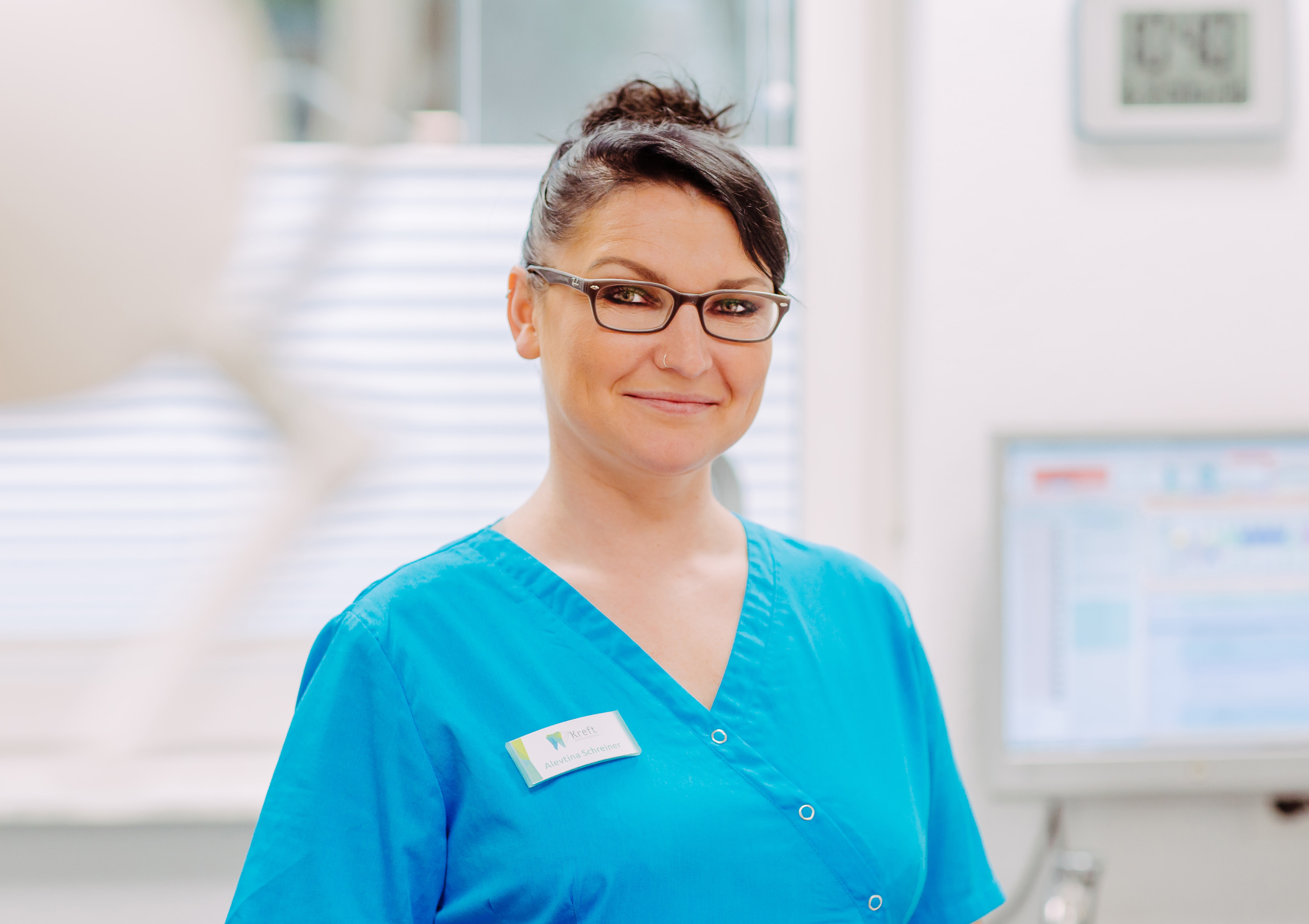 Renate Engel Zahnarzt Bensberg Frau Schreiner ist eine Assistentin beim Zahnarzt in Bensberg
