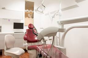 Einer der Behandlungsräume beim Zahnarzt in Bensberg